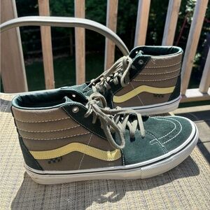 Black and army green men’s Vans